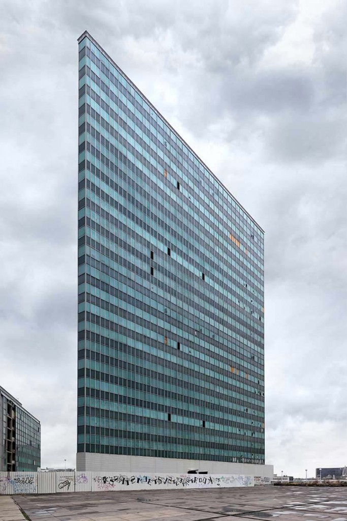 Arquitetura surrealista1 683x1024 Incríveis exemplos de arquitetura surrealista