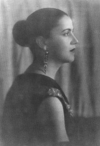 411px Tarsila do Amaral ca. 1925 205x300 411px Tarsila do Amaral, ca. 1925