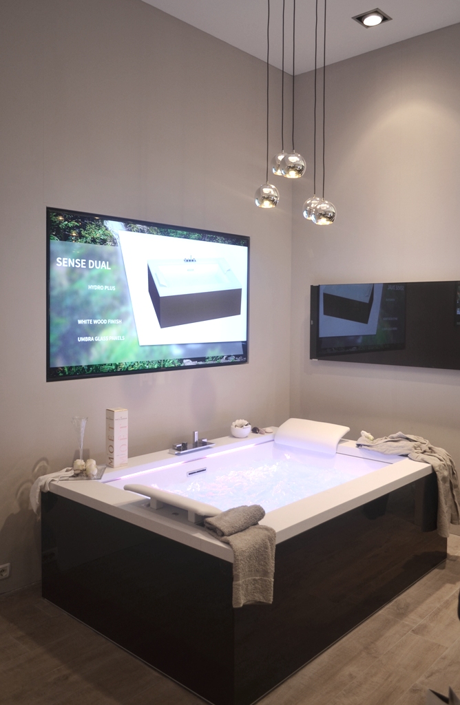Spa com cromoterapia e hidromassagem
