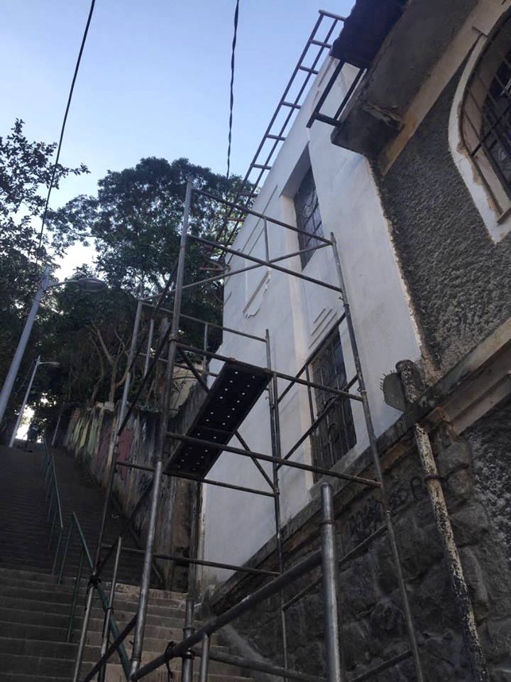 Fachada já com seladora esperando a tinta