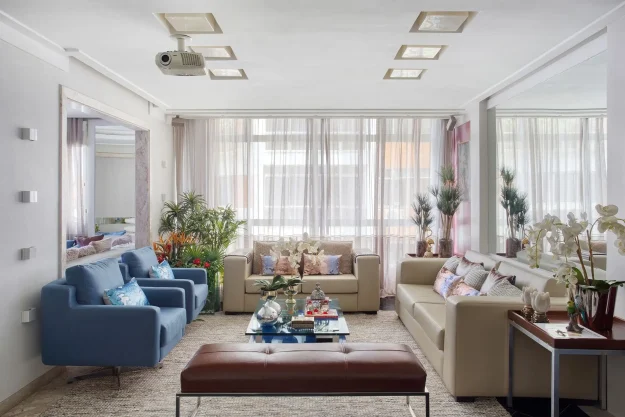 Living assinado pelo arquiteto Thoni Litsz