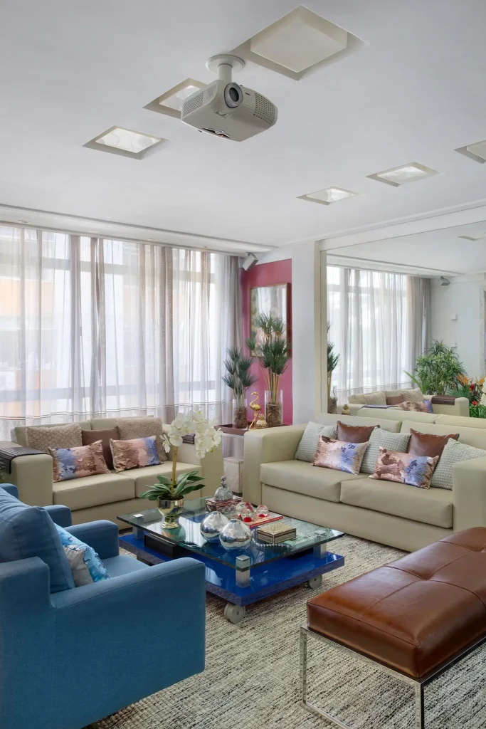 Living assinado pelo arquiteto Thoni Litsz