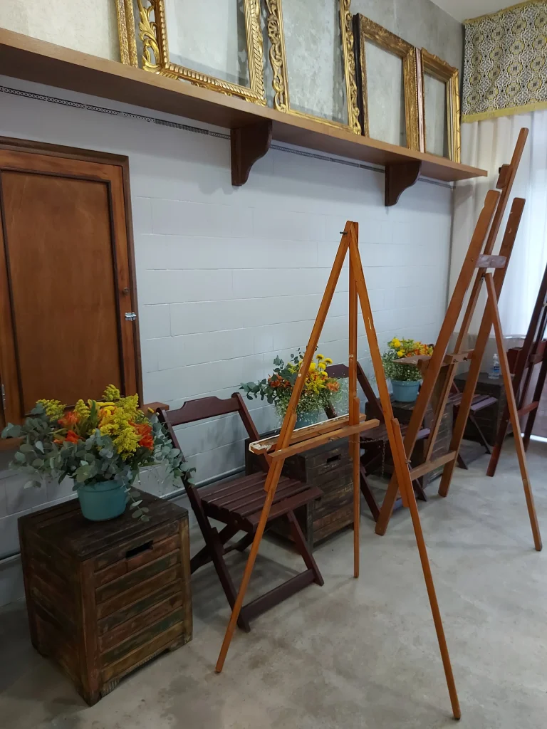 Ateliê do Solar assinado pelo arquiteto Thoni Litsz em uma das garagens do Solar de Laranjeiras