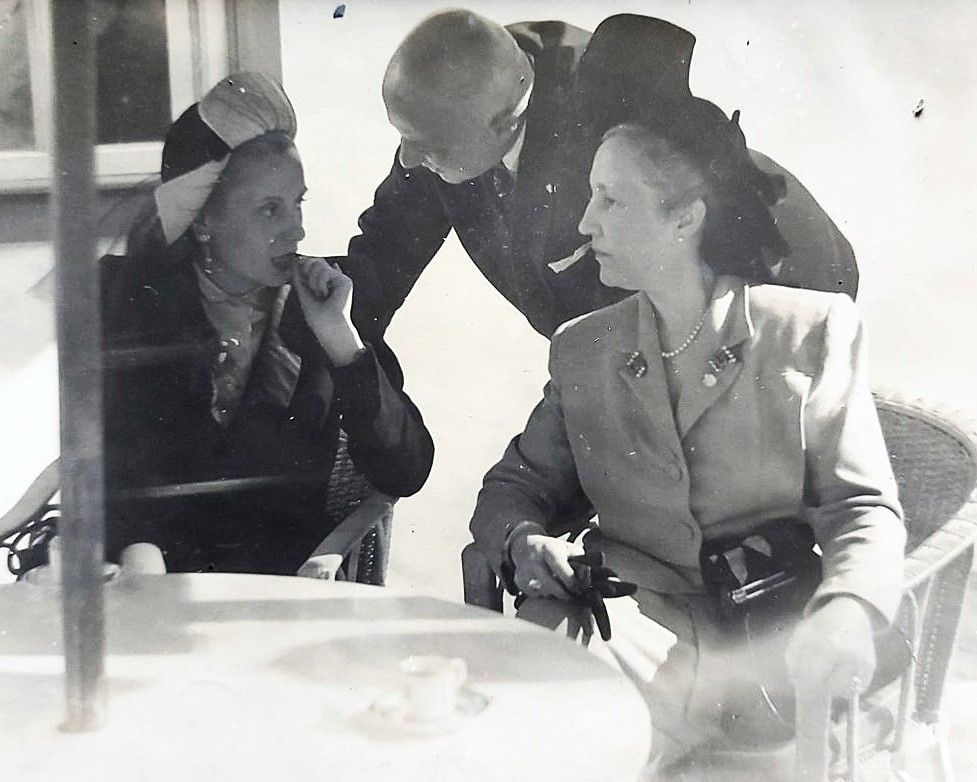 Evita Perón, Prefeito Mendes de Moraes e D. Déborah Bentes Mendes de Moraes em momento descontraído no Solar de Laranjeiras