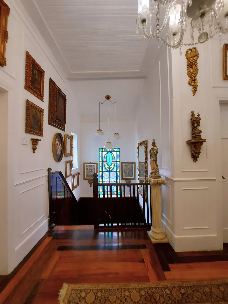 Hall íntimo do Solar de Laranjeiras assinado pelo arquiteto Thoni Litsz