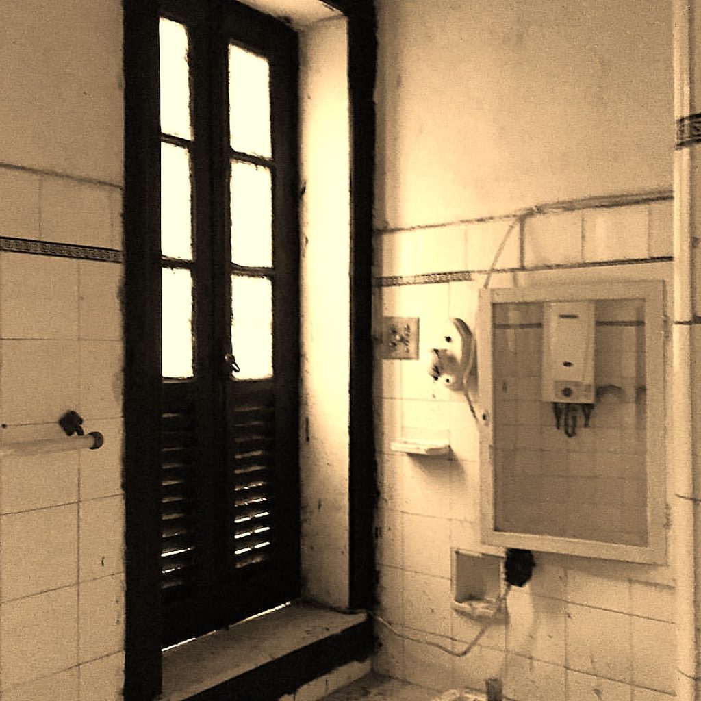 Sala de Banho do Solar de Laranjeiras antes