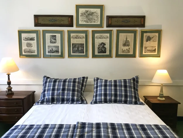 Suíte de hospedes do haras da Fazenda São Luiz da Boa Sorte assinada pelo arquiteto Thoni Litsz