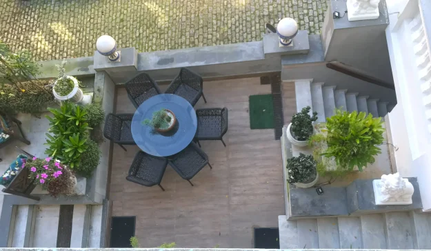 Áreas externas do Sola de Laranjeiras projeto do arquiteto Thoni Litsz